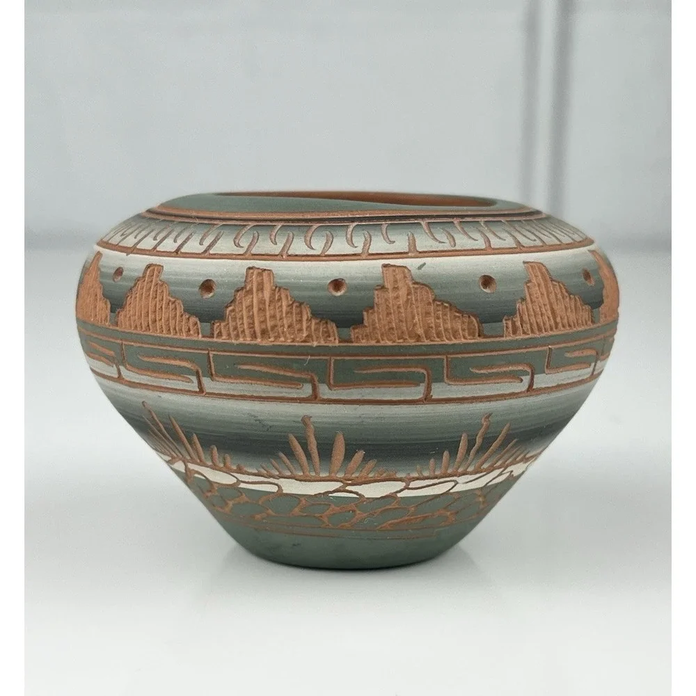 Navajo Etched Pottery Vase Seed Pot Green White Grass Plateau Nature Signed MG
